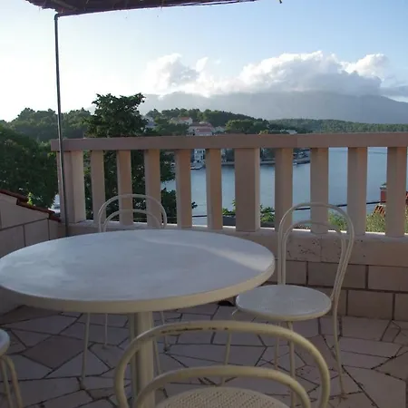 With Stunning Views And Two Bedrooms Διαμέρισμα